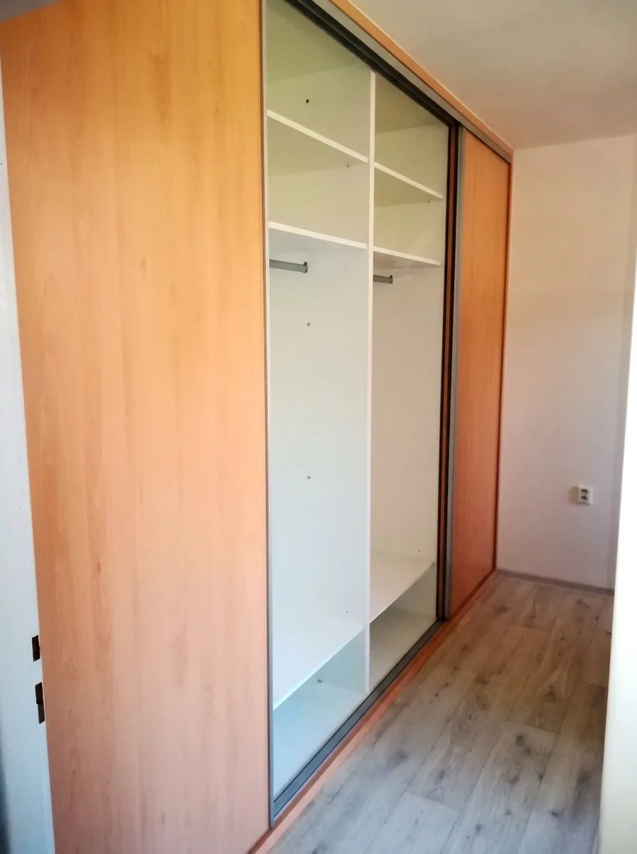 Vestavná skříň na míru – realizace 39 – Martin Kučera truhlář